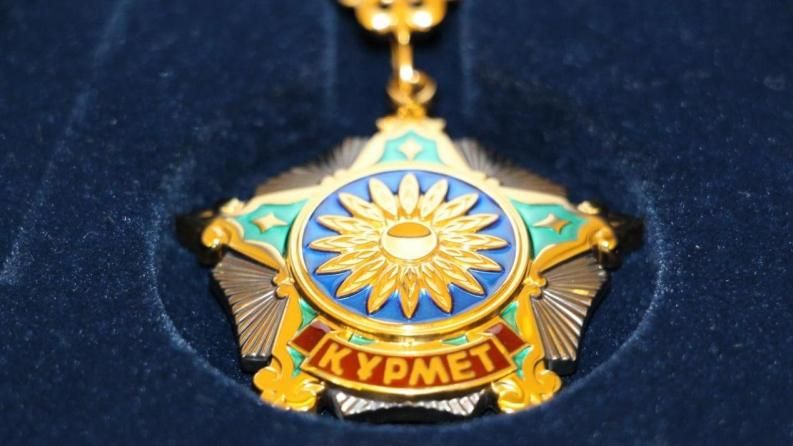 Президент Республики Казахстан Касым-Жомарт Токаев вручил госнаграду призеру паралимпиады в Пекине